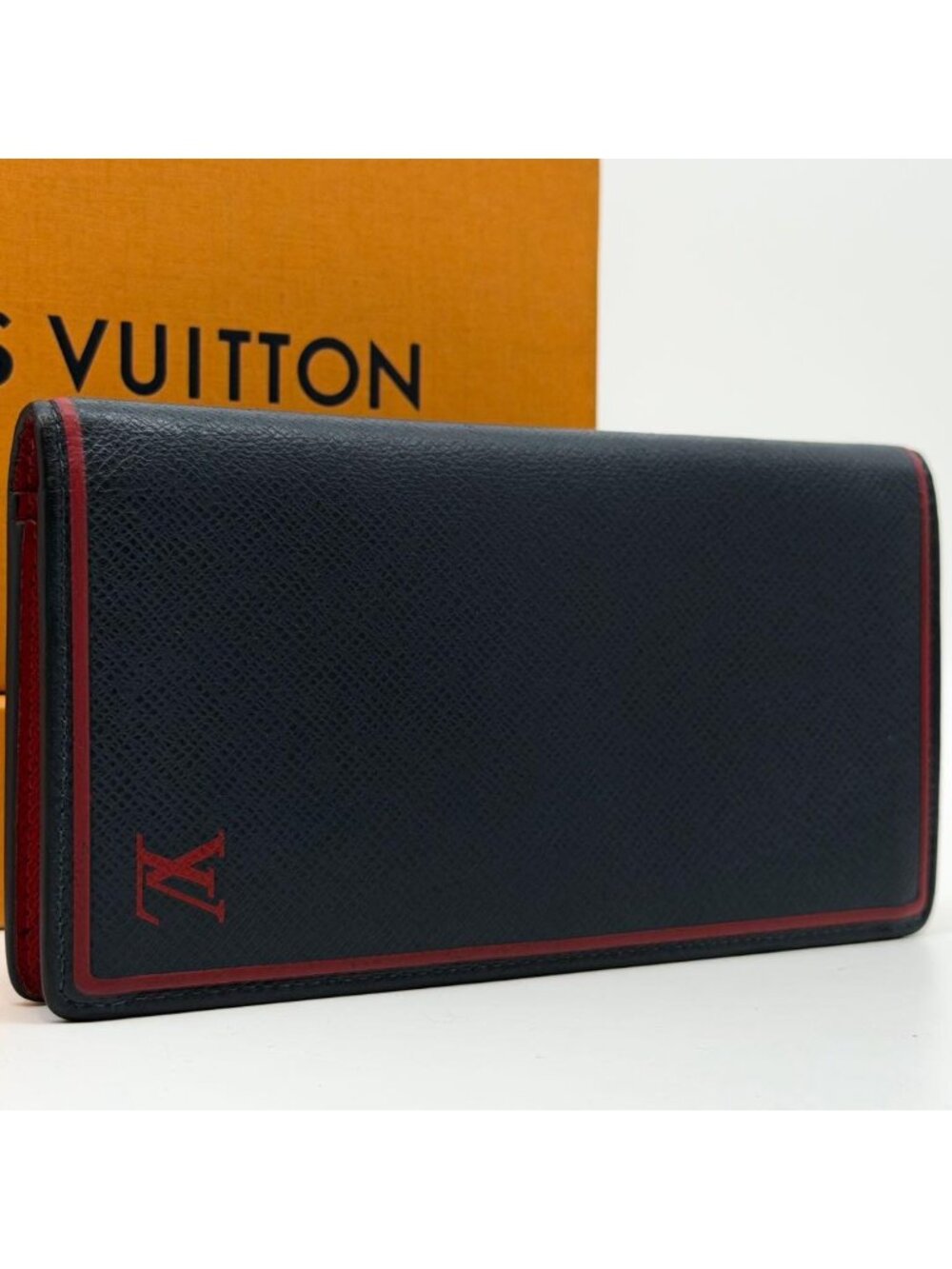Louis Vuitton Portefeuille Brazza Taiga Navy Red Wallet